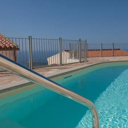 Apartment Il Delfino - House